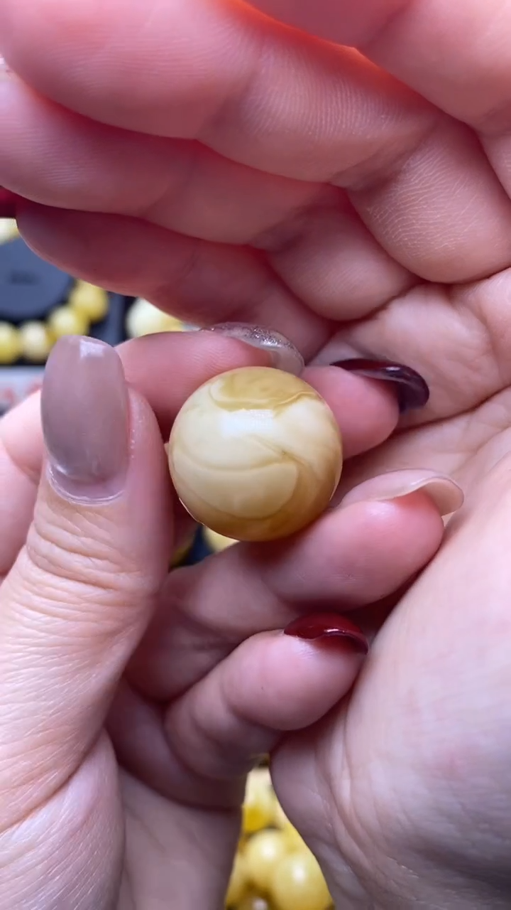 【闪购商品】琥珀裸石未镶嵌月.37/卡20.9