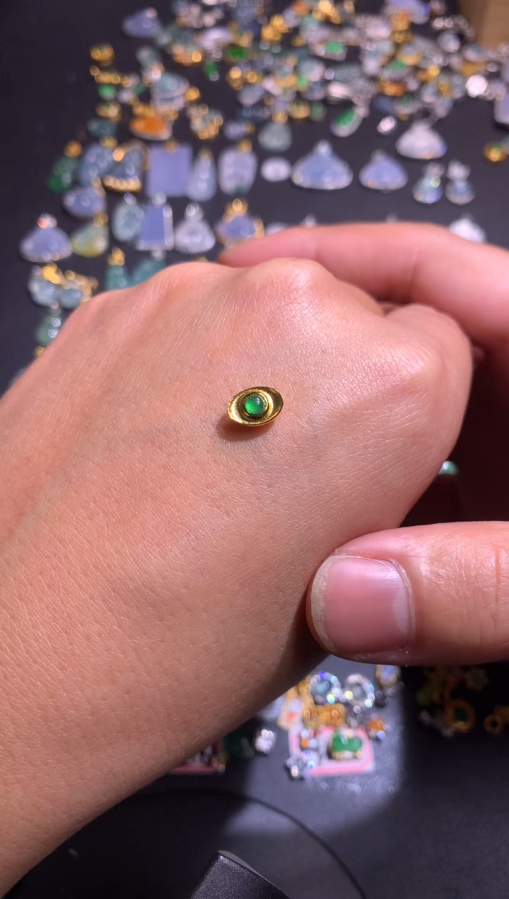 【闪购商品】翡翠吊坠(不含链)银S925镶嵌尺寸较小颜色随机