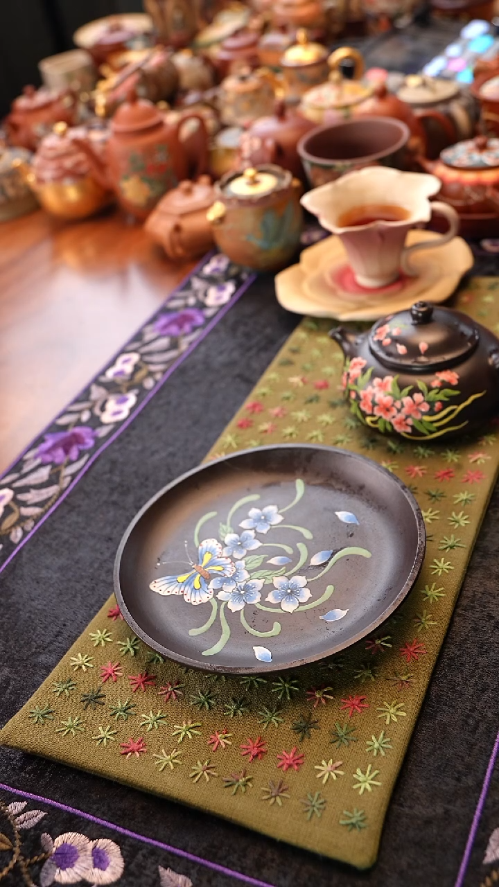 茶壶紫砂黑料蓝蝴蝶壶承 微瑕