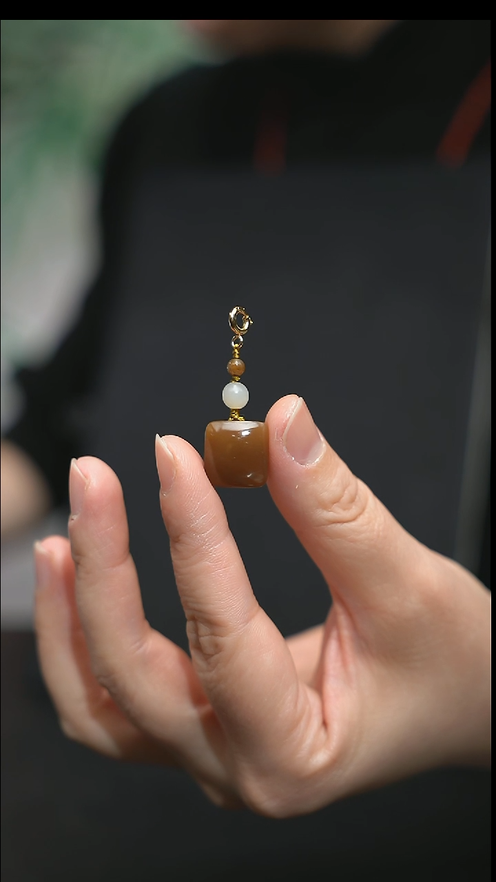 颈饰未镶嵌和田玉糖块