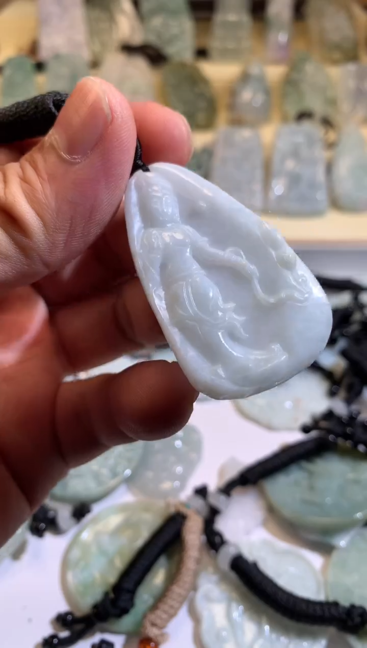 翡翠未镶嵌颈饰6/15/017