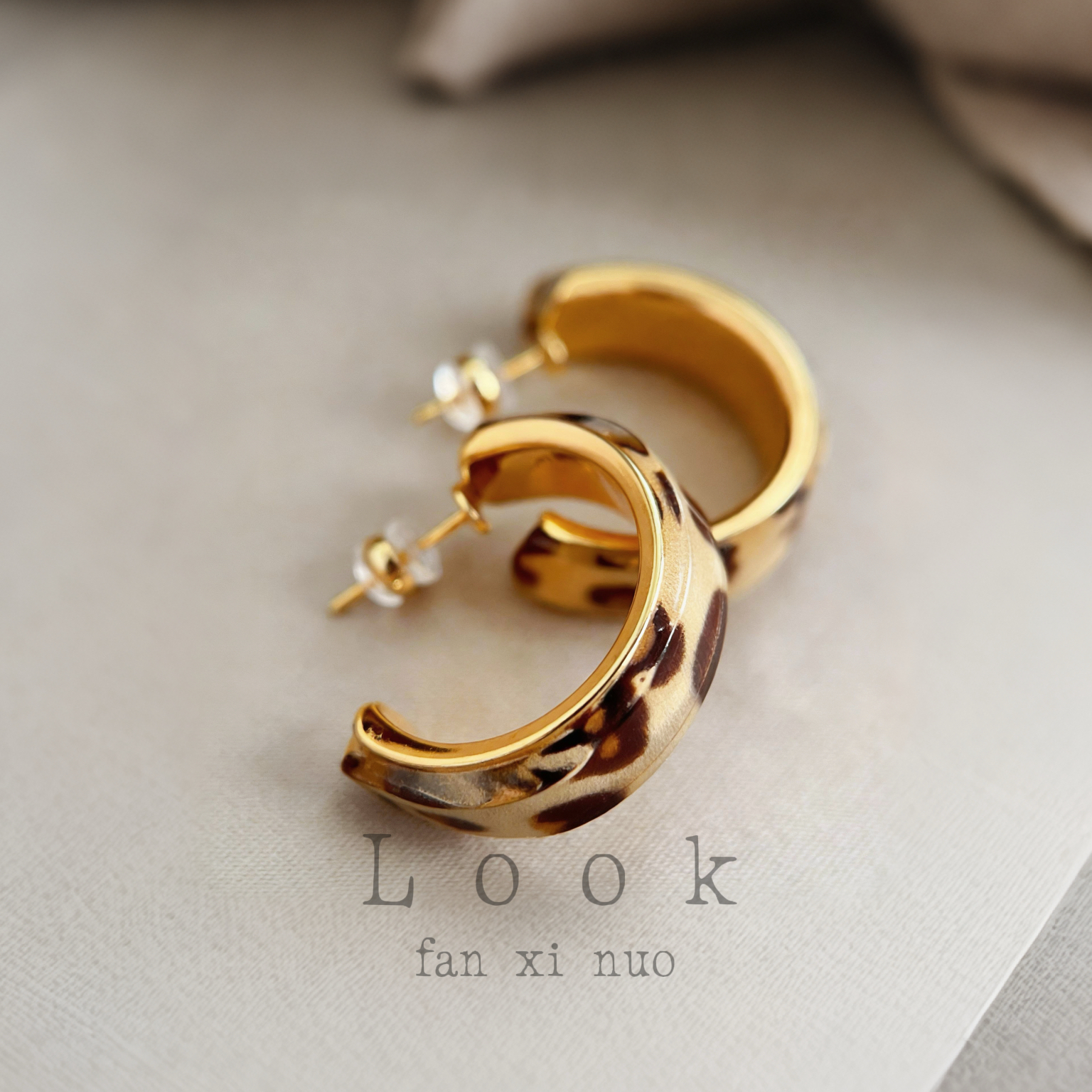 铜合金树脂耳饰 Look-赵露思同款豹纹耳环女金色耳环显脸小耳圈