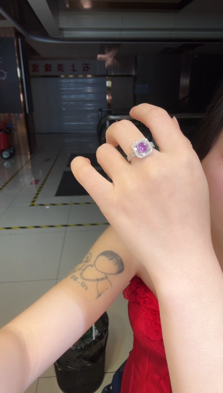 戒指蓝宝石18K金镶嵌1.50ct