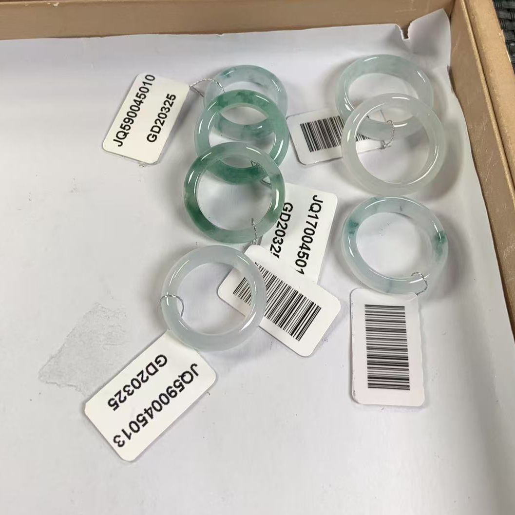 天然缅甸翡翠A货戒圈多样性发货，发一件