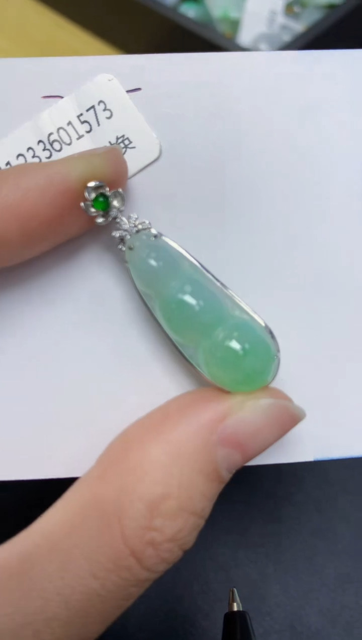 【闪购商品】翡翠颈饰18K金镶嵌天然翡翠A货