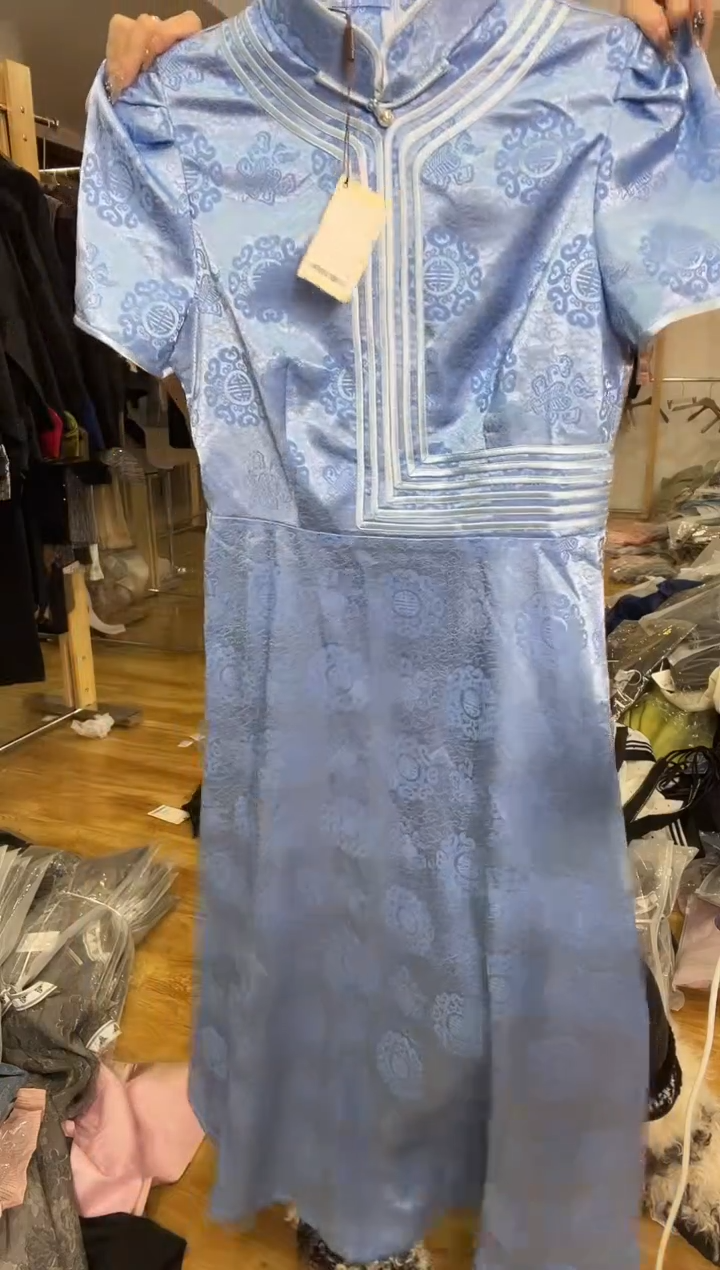 连衣裙       L码        110-120斤