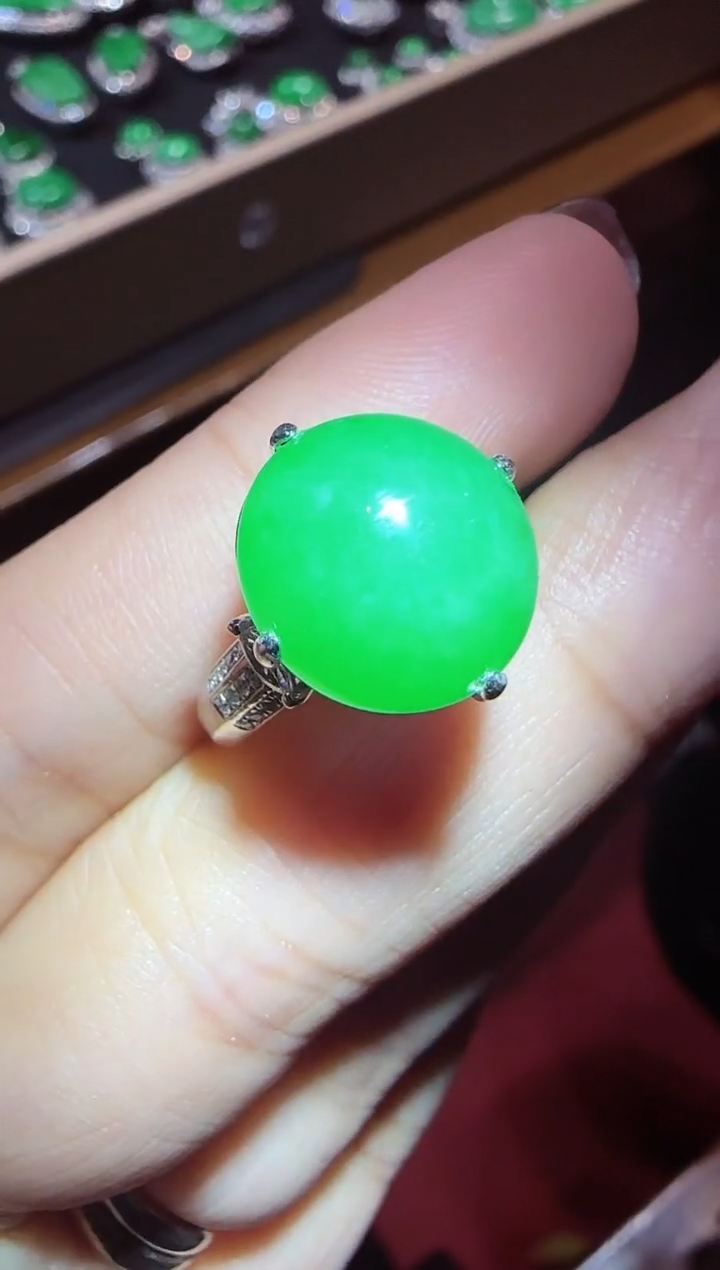 【闪购商品】翡翠戒指18K金镶嵌蛋面