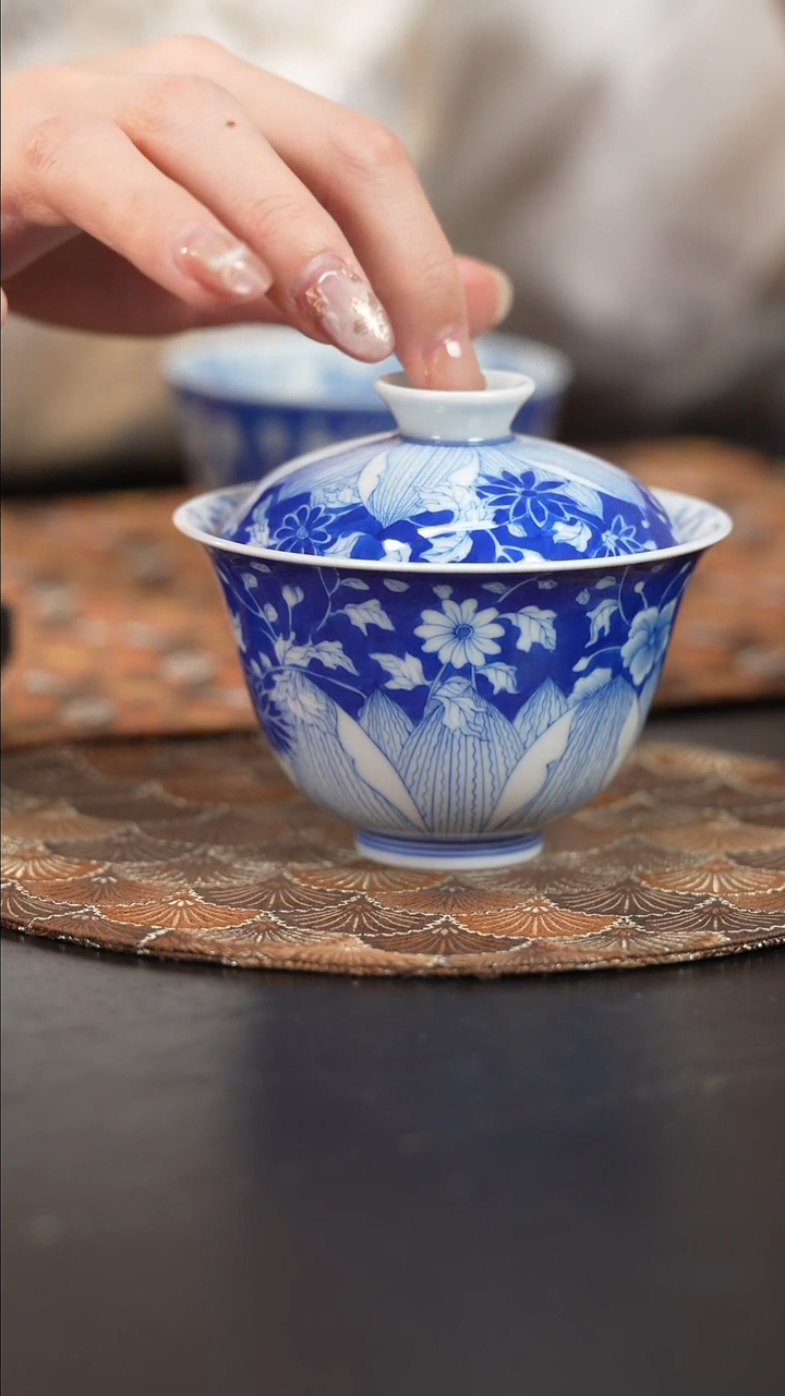 【闪购商品】杯看山柴窑青花图案