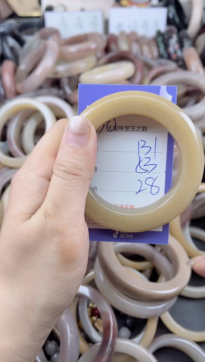 未镶嵌手镯石英质玉131