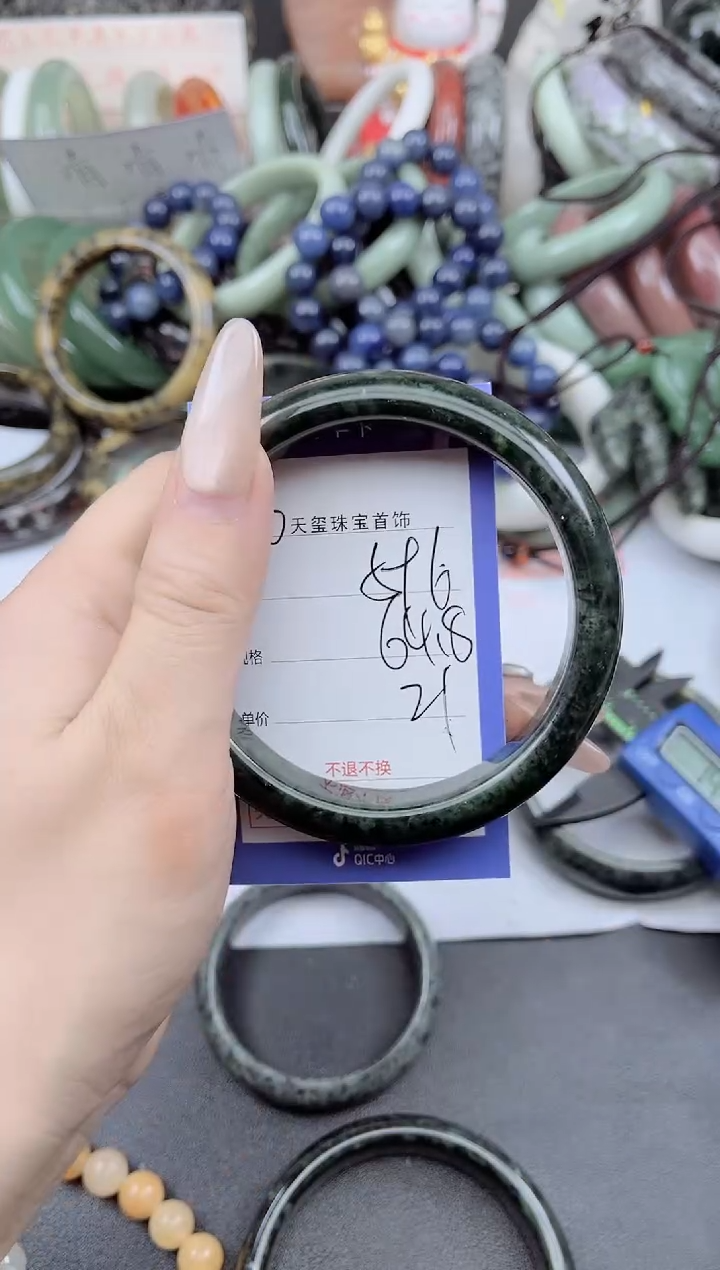 未镶嵌手镯石英质玉596