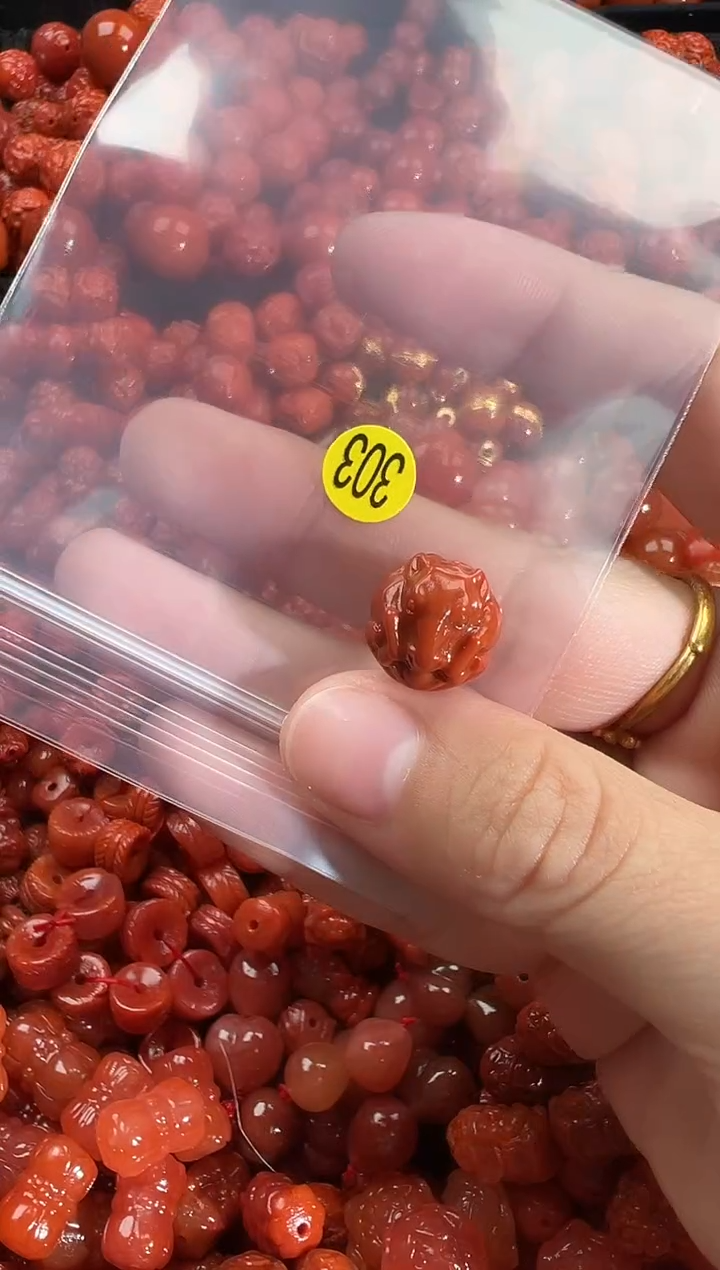 颈饰未镶嵌南红玛瑙1