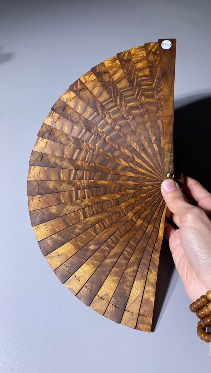 【闪购商品】金丝楠木雕817号18cm精品金丝楠扇子
