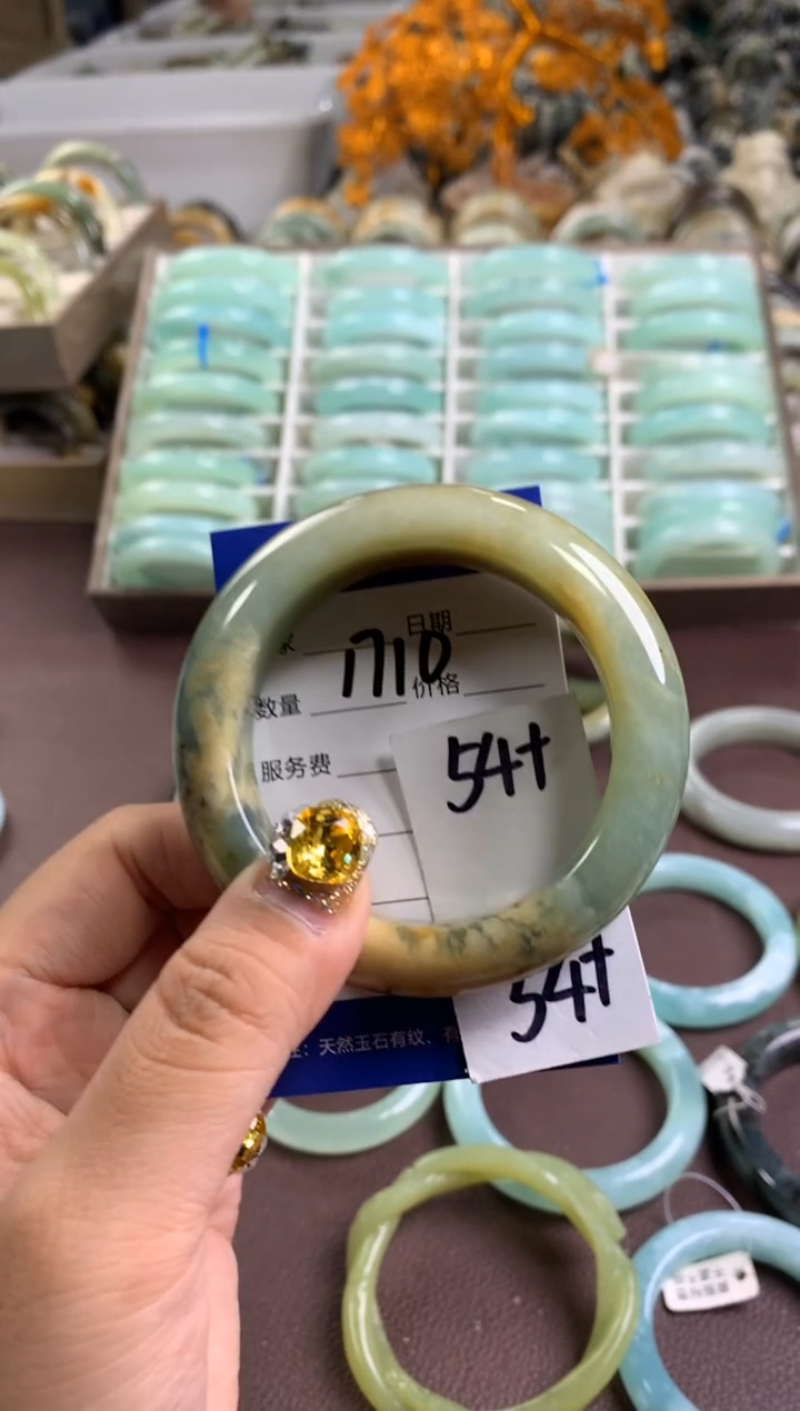 【闪购商品】蛇纹石玉手镯未镶嵌1710