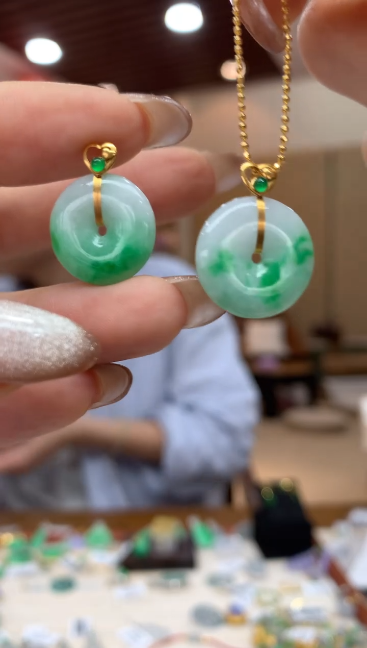 吊坠(不含链)18K金镶嵌翡翠平安扣多样性发货1件