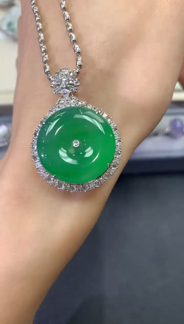 【闪购商品】翡翠吊坠(不含链)18K金镶嵌q93       