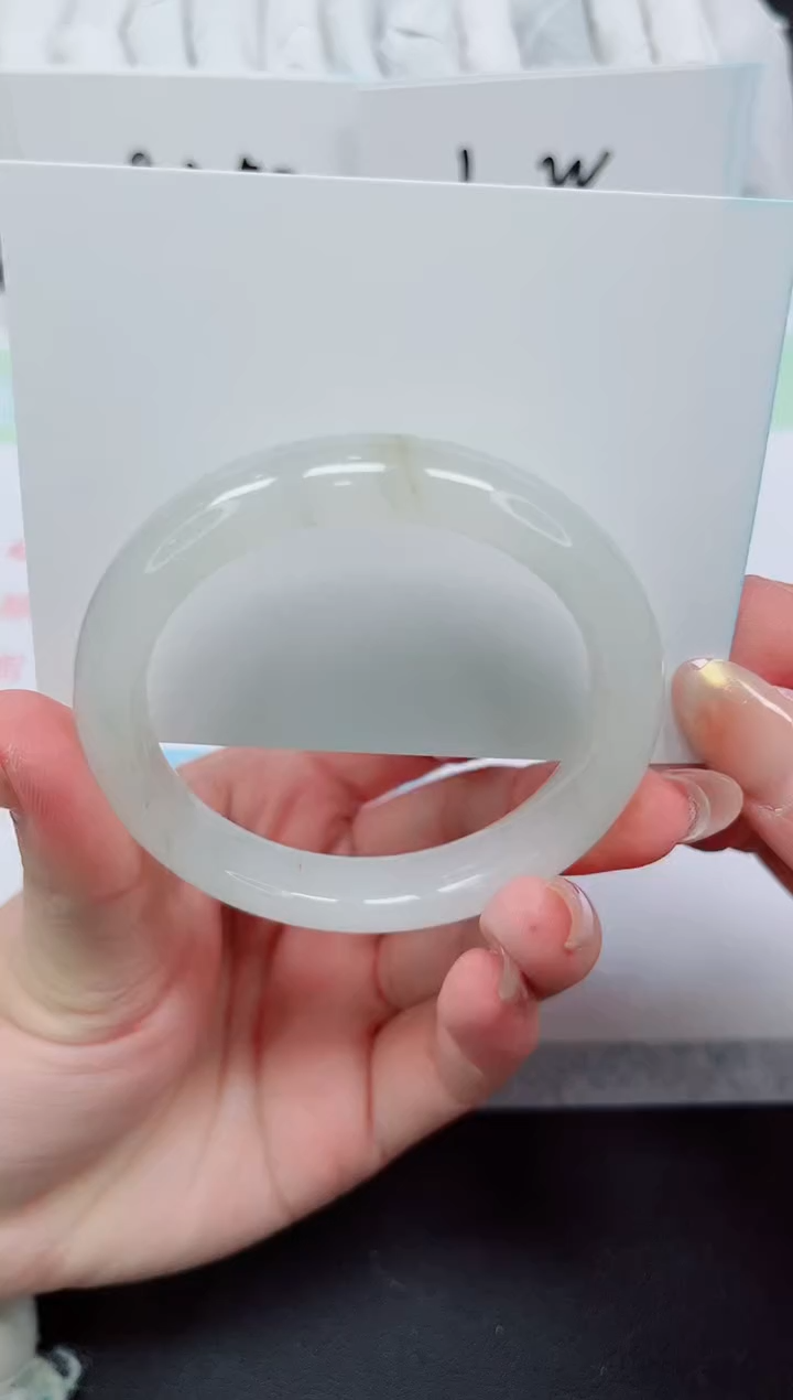 【闪购商品】石英质玉手镯未镶嵌99