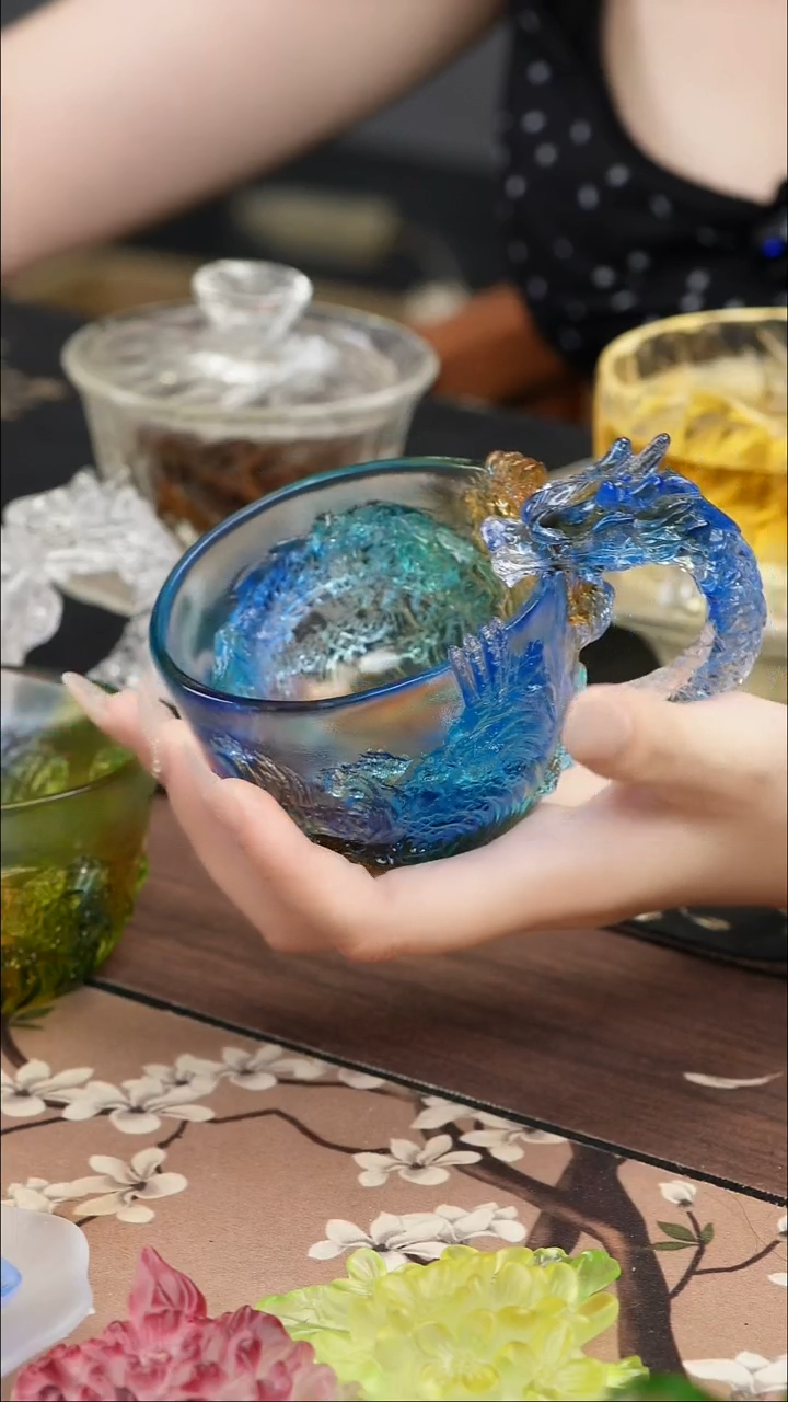 手工艺品琉璃蓝色龙杯