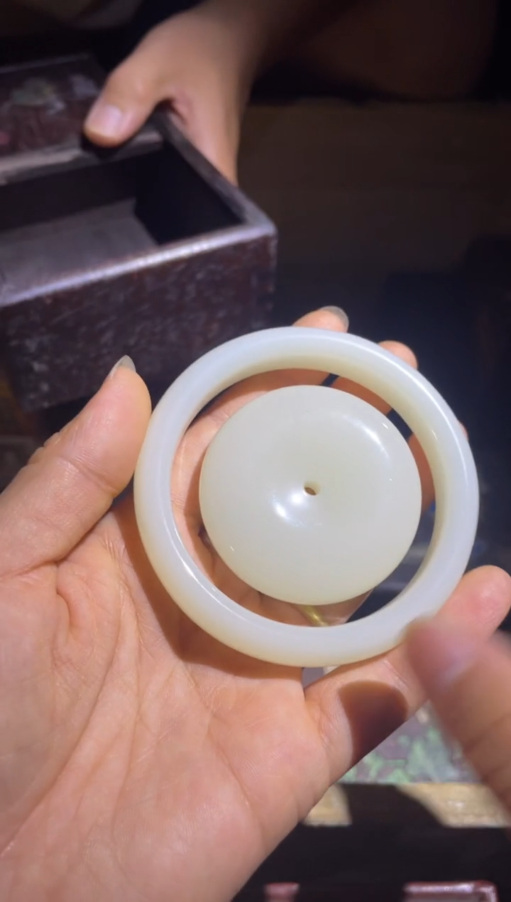 和田玉未镶嵌颈饰白玉手镯平安扣一套给