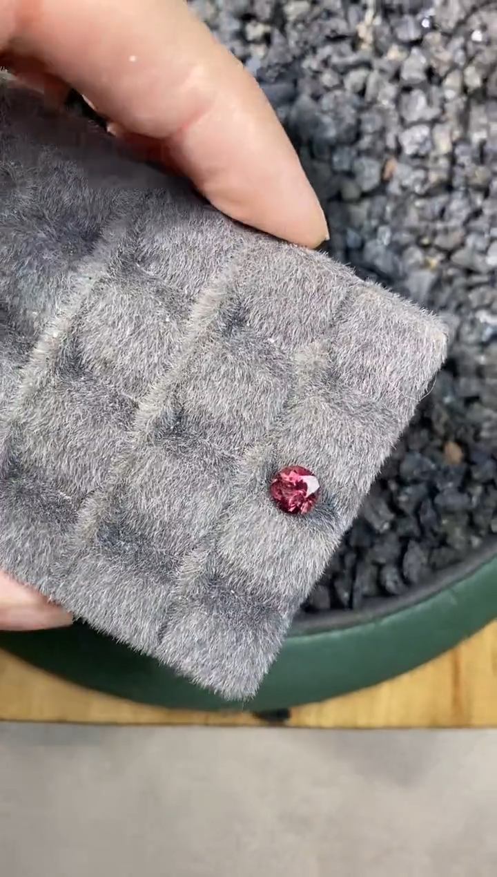 裸石未镶嵌碧玺红紫碧玺0.89ct