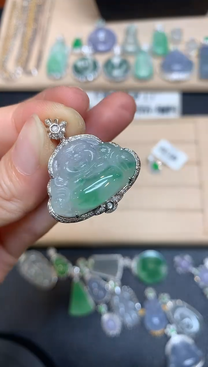 【闪购商品】翡翠颈饰18K金镶嵌佛公【无服务费】