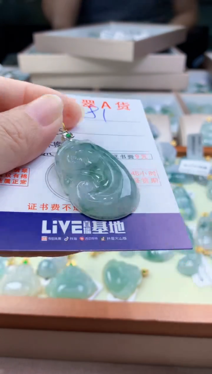 翡翠18K金镶嵌颈饰天然缅甸a货翡翠