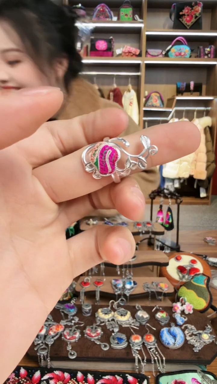 【闪购商品】织绣179蒙阿苏苗绣传承