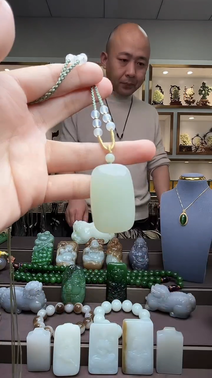 【闪购商品】和田玉颈饰未镶嵌苏