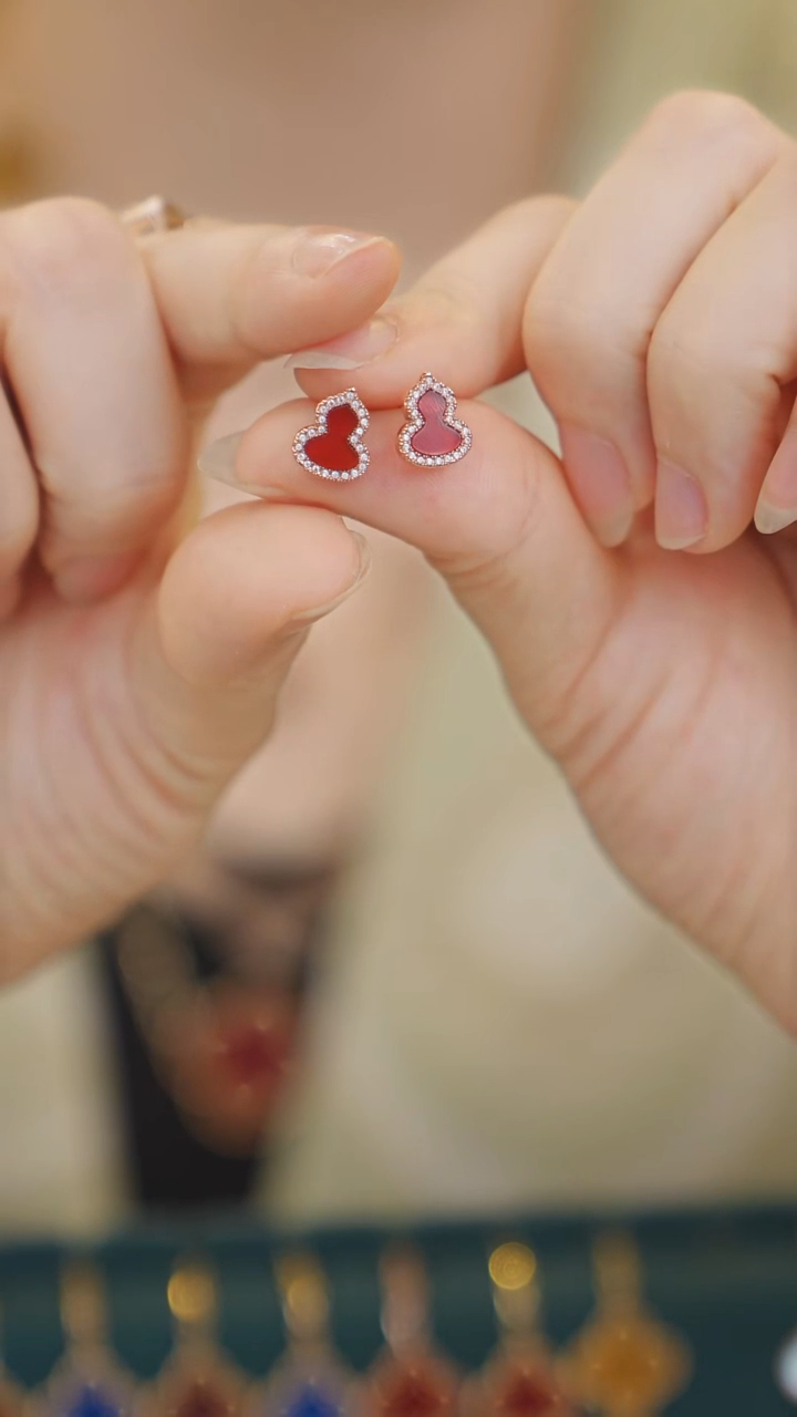 18K金镶嵌耳钉玛瑙/玉髓葫芦耳钉