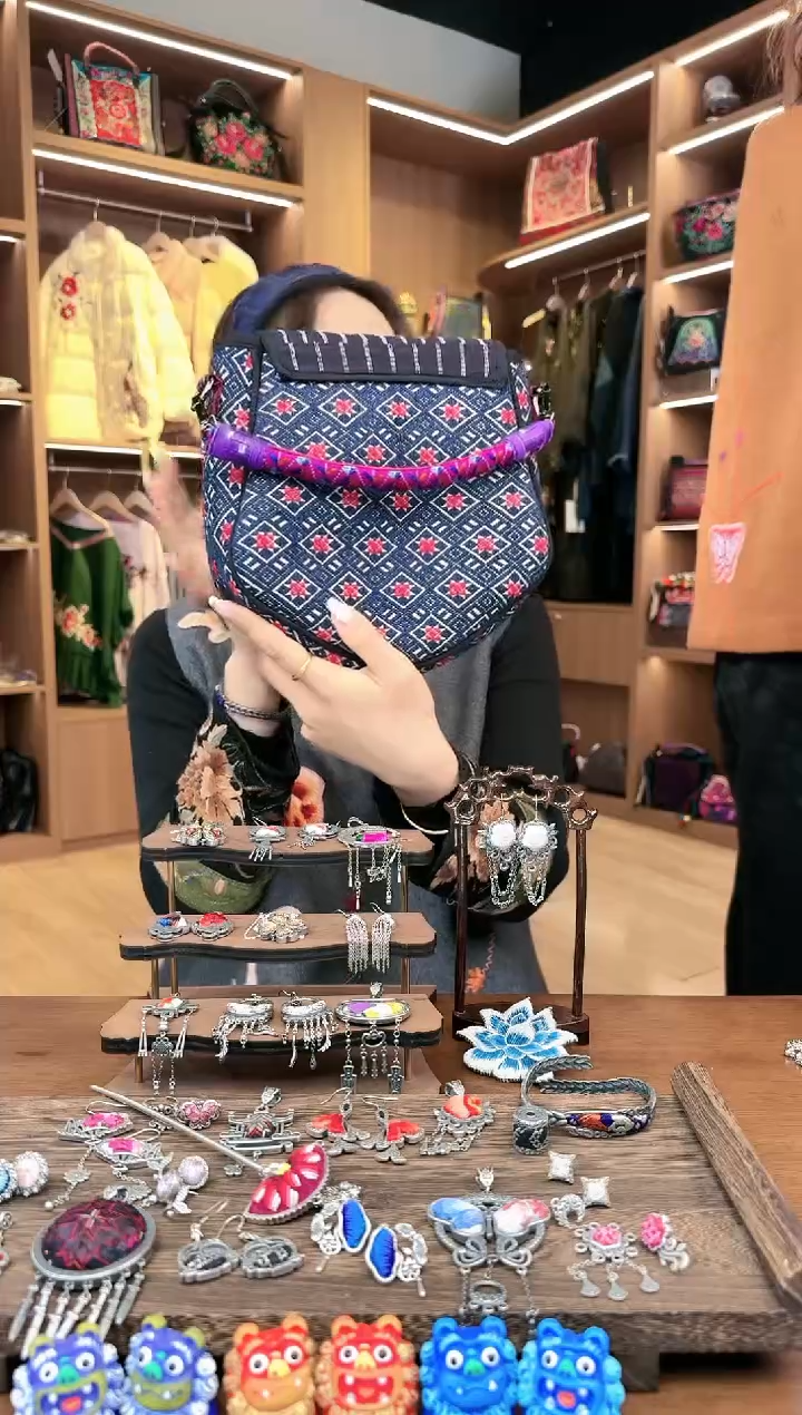 【闪购商品】织绣L603黔东南苗族刺绣