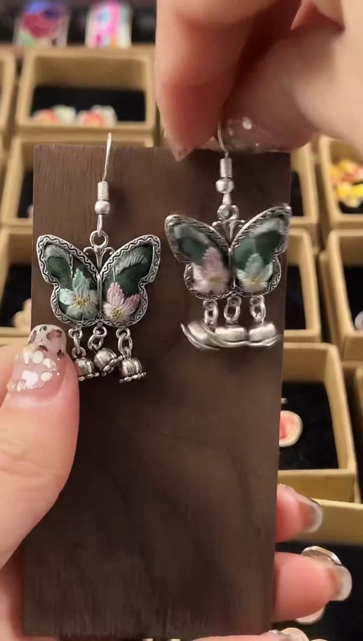 【闪购商品】织绣民族风老绣饰品095