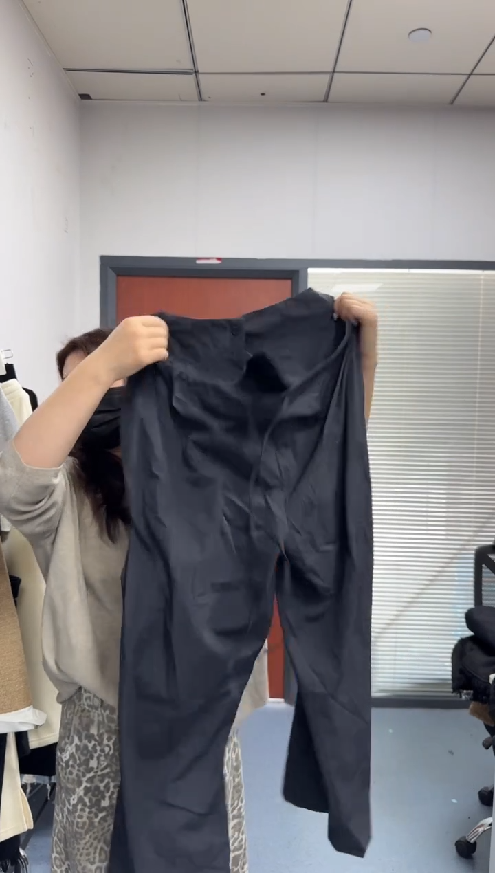 恐龙阿姨闪购商品：蓝色西裤L