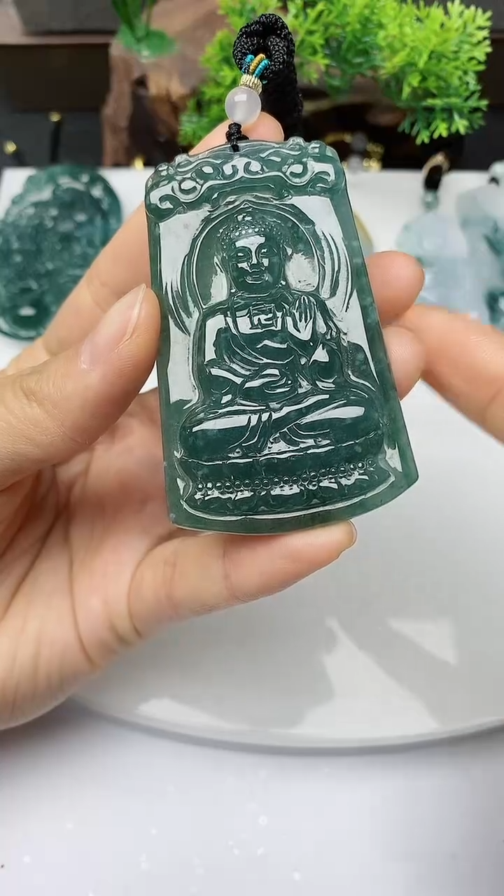 【闪购商品】翡翠颈饰未镶嵌         