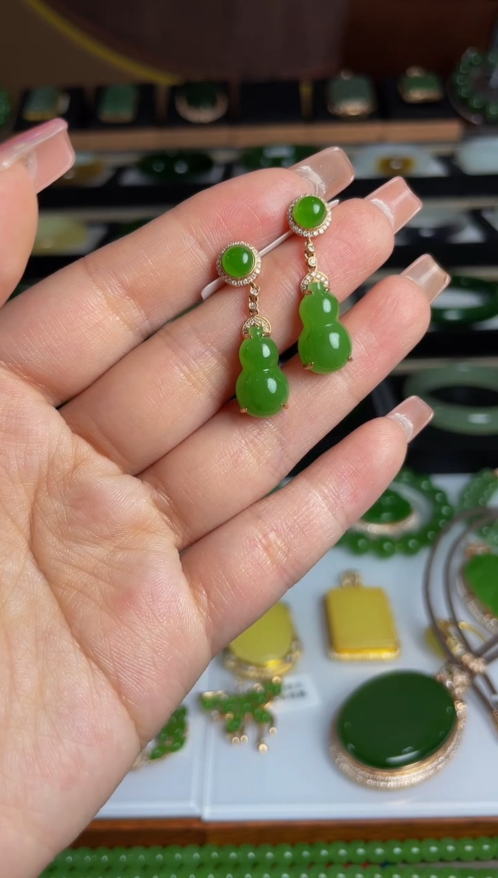 【闪购商品】和田玉耳钉18K金镶嵌.