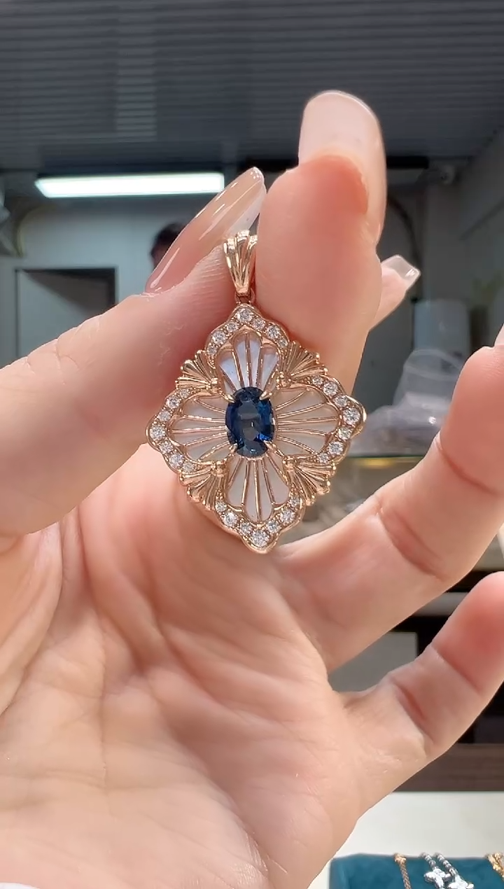 【闪购商品】蓝宝石吊坠(不含链)18K金镶嵌蓝宝石拉缇吊坠K红