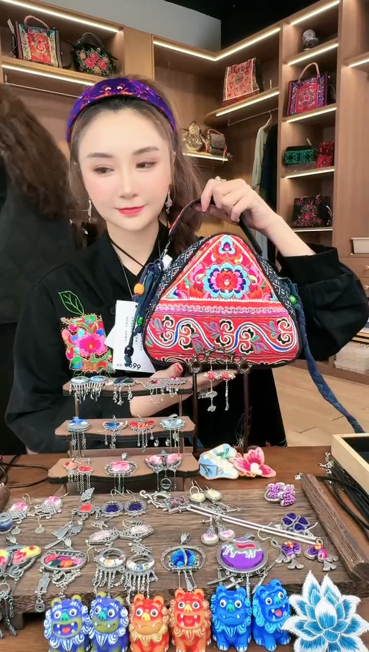 【闪购商品】织绣L561黔东南苗族刺绣