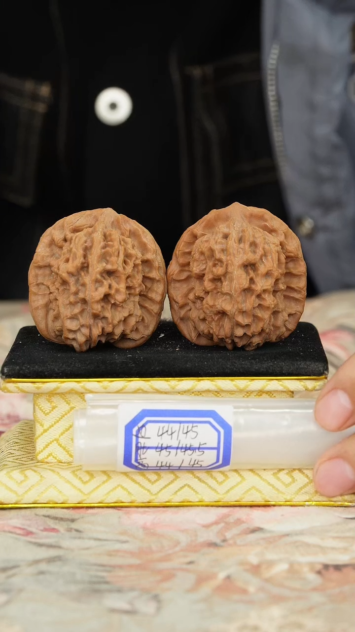 【闪购商品】文玩核桃把件非嫁接马老四