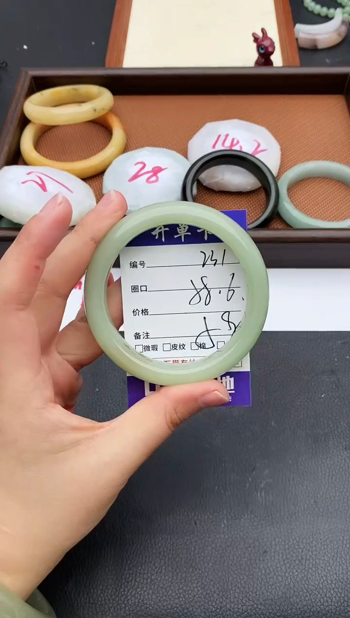 未镶嵌手镯石英质玉231+58.6