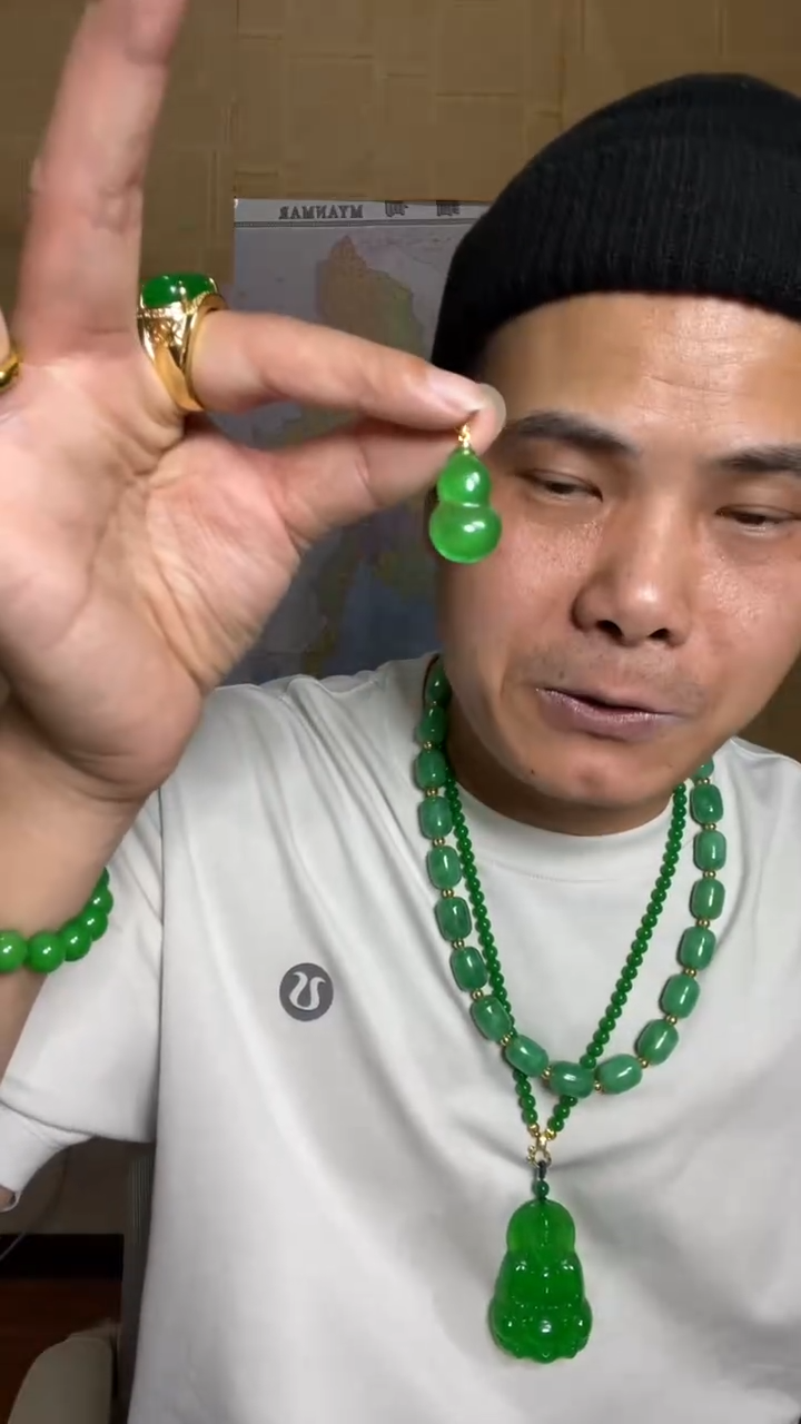 翡翠未镶嵌吊坠(赠链)【小伍珠宝】高端阳绿葫芦吊坠