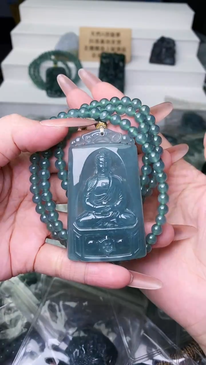 颈饰未镶嵌翡翠 