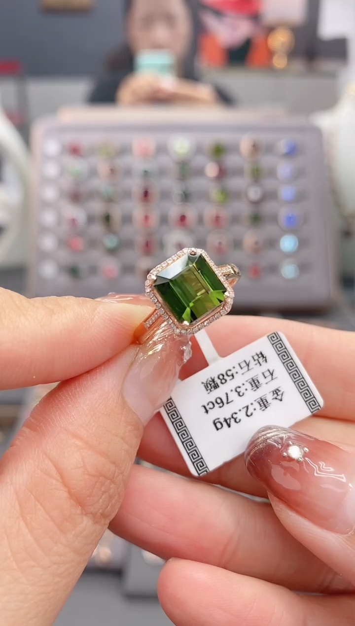 18K金镶嵌戒指碧玺3.76       