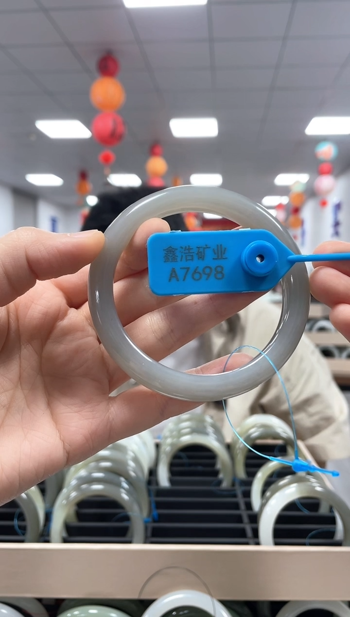 和田玉手镯未镶嵌圈62 A7698 烟紫手镯一条