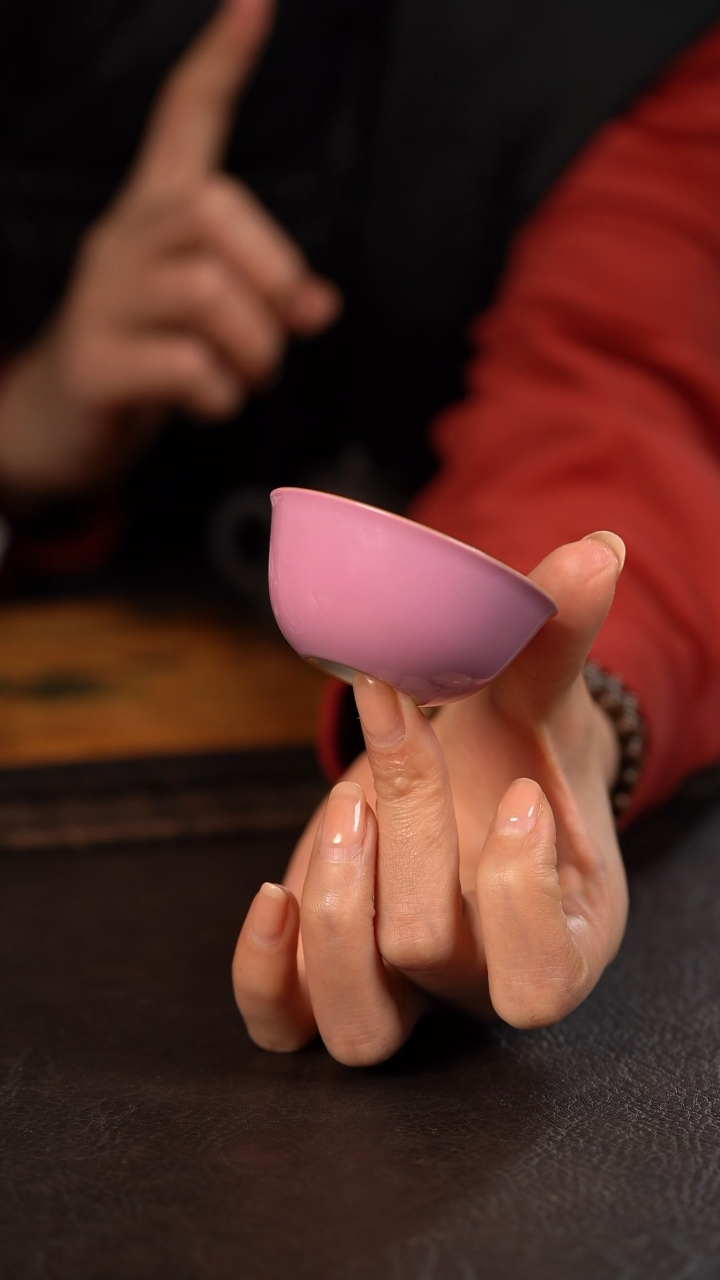 【闪购商品】杯云霞珍藏古彩宫粉色小鸡缸杯