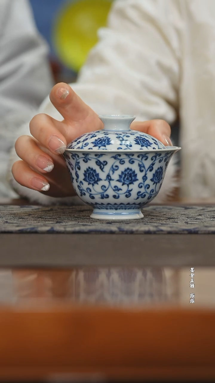 【闪购商品】新品皇窑青花缠枝金刚内外满工二才盖碗