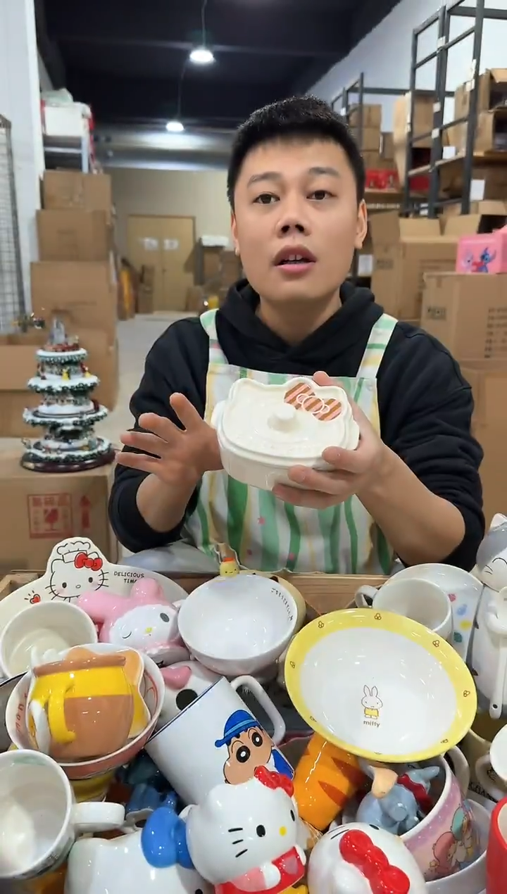 瓷片白色kt猫炖盅