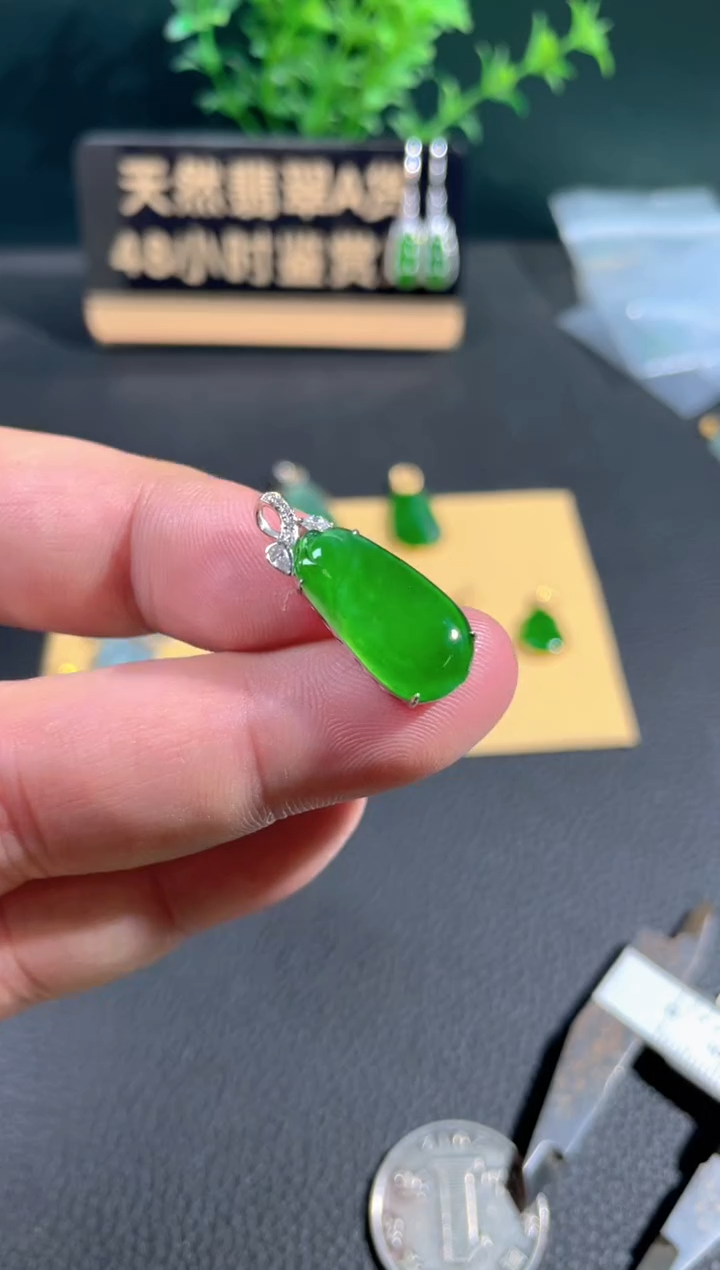 【闪购商品】翡翠颈饰18K金镶嵌翡翠