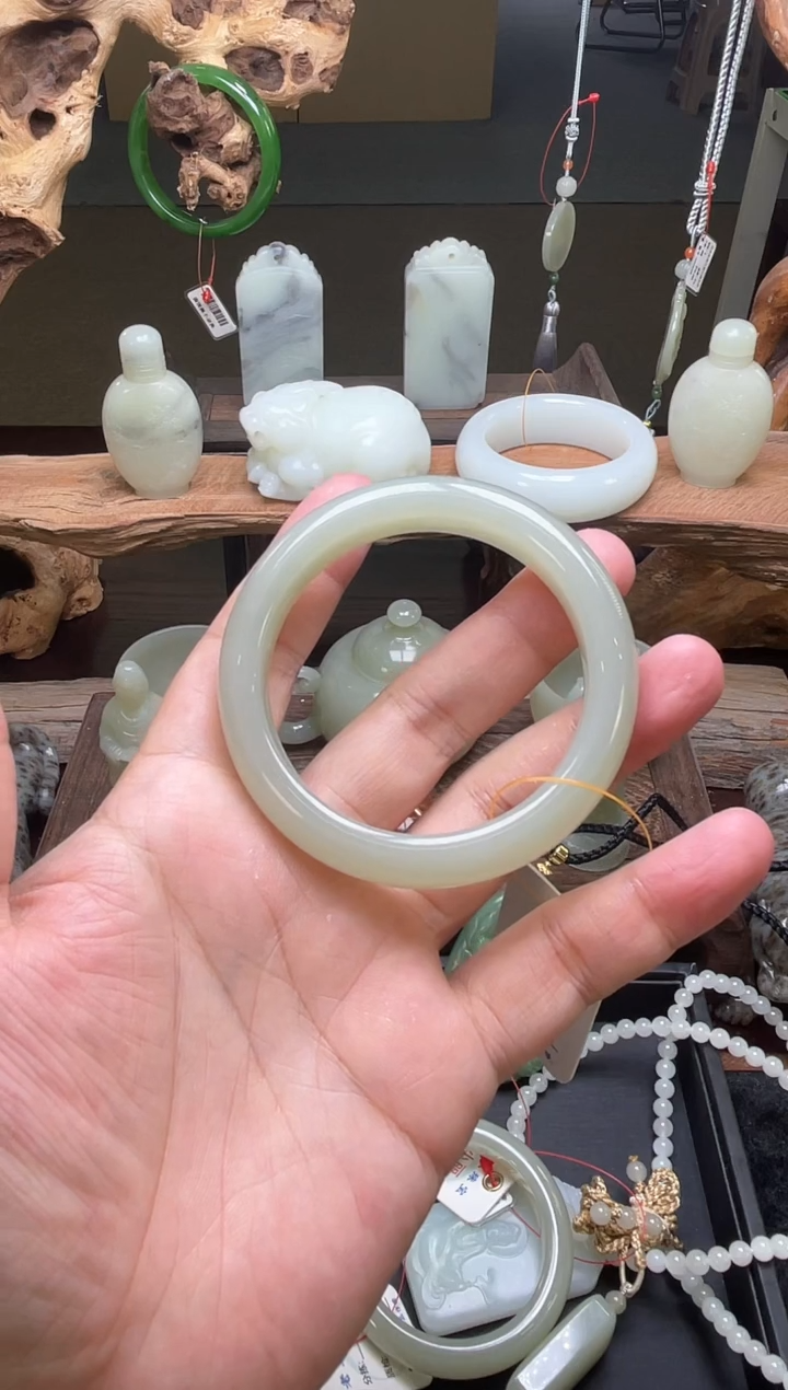 【闪购商品】和田玉手镯未镶嵌且末迪克兰 56圈 9007178