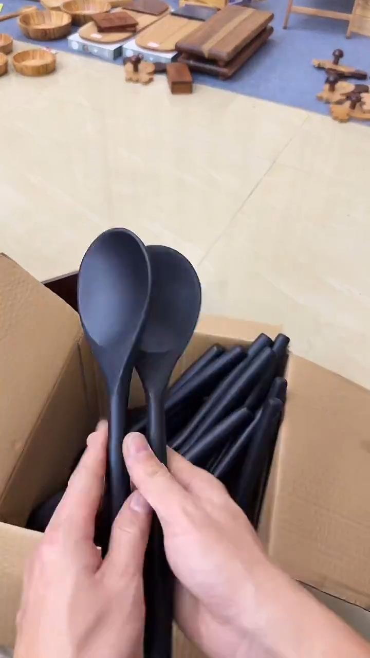 榉木黑色勺不退不换2个