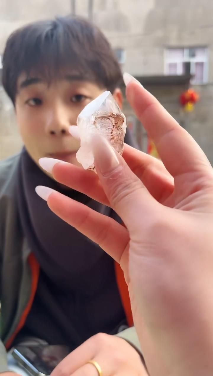 【闪购商品】水晶摆件未镶嵌红泥骸骨 带水胆 242
