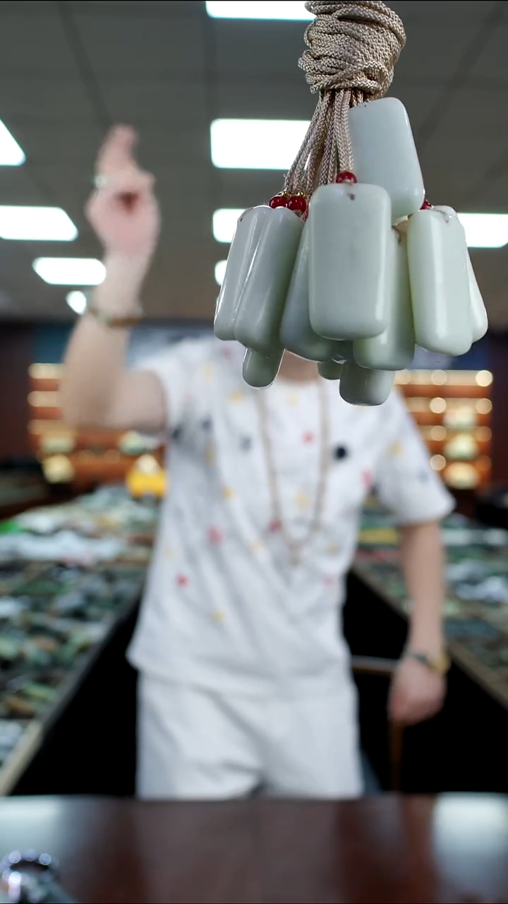 未镶嵌蛇纹石玉吊坠多样是发货随机发一