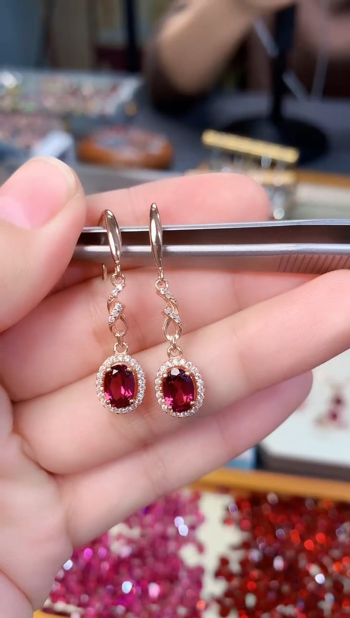 【闪购商品】石榴石耳钩银S925镶嵌天然镁铝